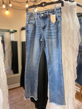 Load image into Gallery viewer, Medium Wash Mid Rise Fray Bottom Crop Jeans